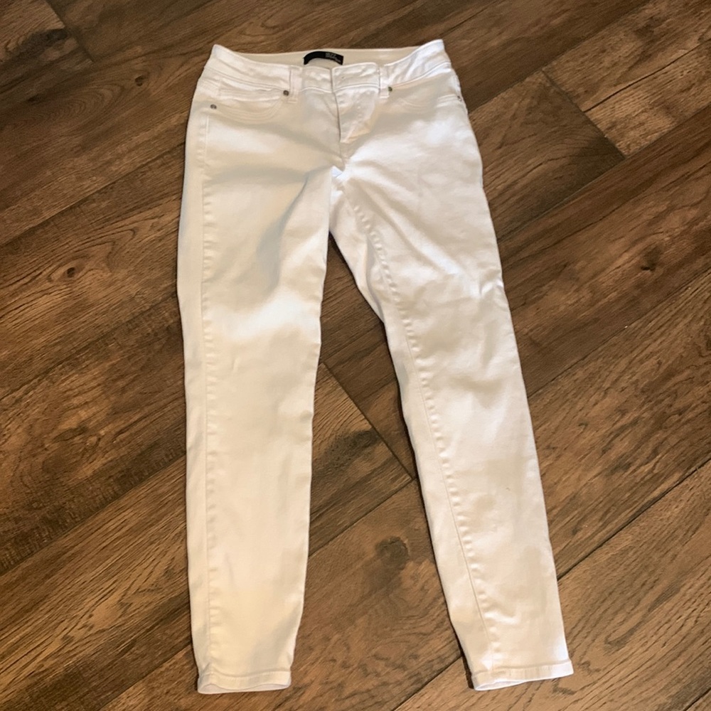 Womens / Junior White Jeans